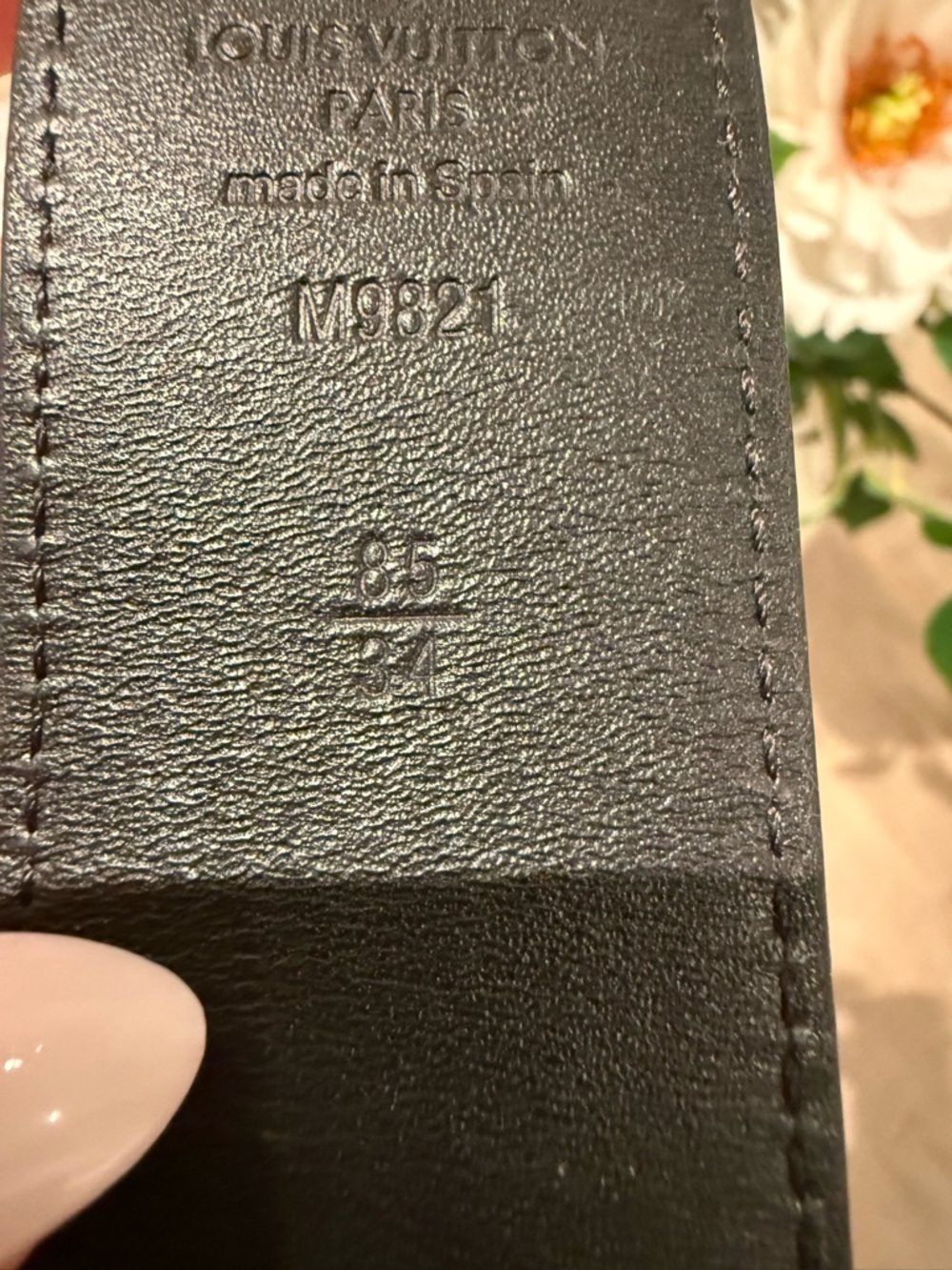 Louis Vuitton Black Leather Belt reversible with LV Buckle. Women - Picture 3 of 4